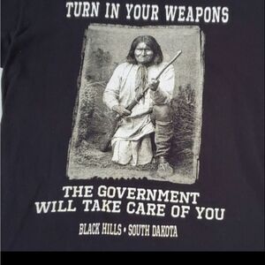 BLACK HILLS SD INDIAN RESERVATION GUNS WEAPONS GOVERNMENT TSHIRT LARGE